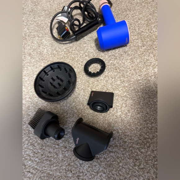 dyson hairdryer with all parts